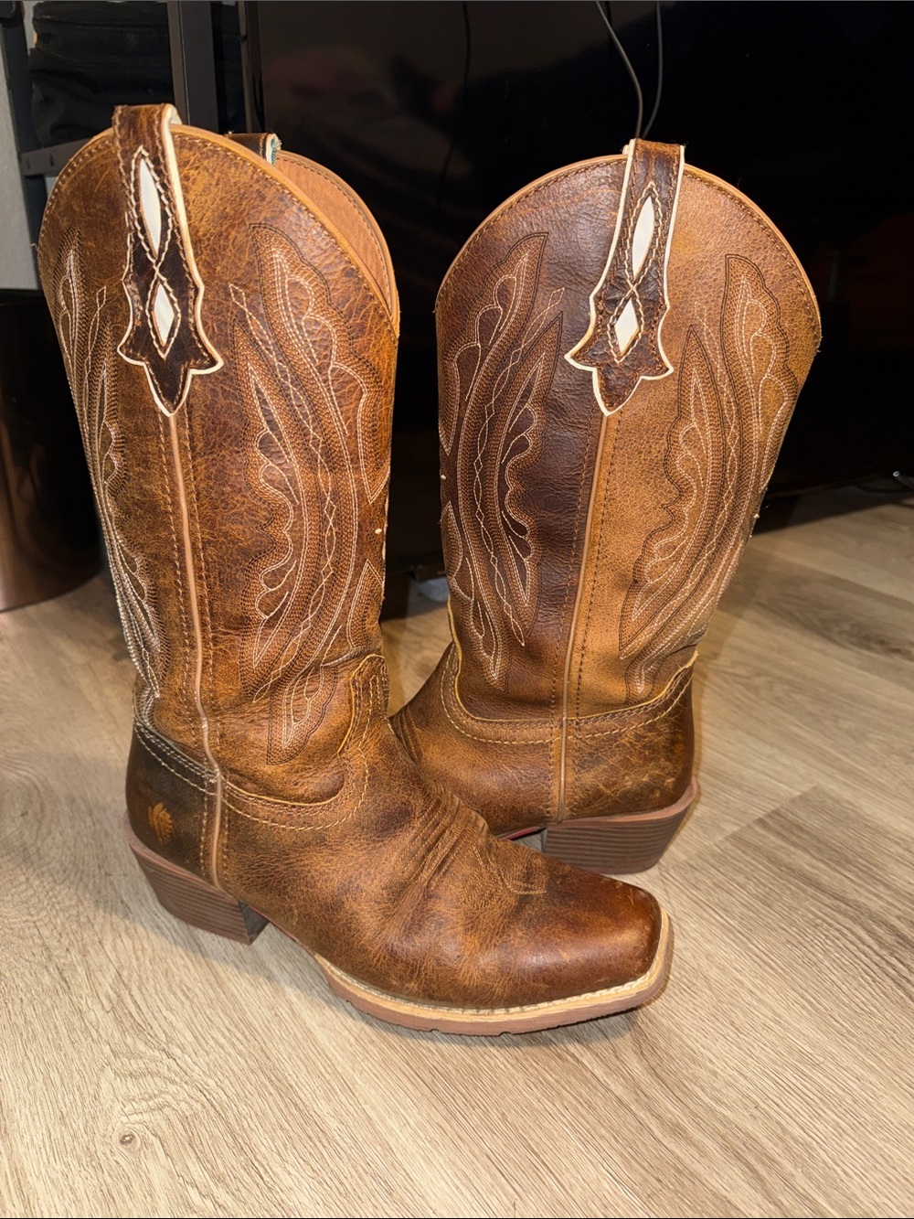 Justin Boots Brown Leather Western Boot with Decorative Sole